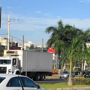 916 AV Rondon Pacheco  em frente ao Mc Donald's  FACE / viaduto da nicomedes SENTIDO / praia clube  BAIRRO / TABAJARAS 