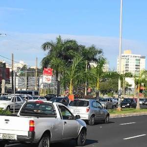 916 AV Rondon Pacheco  em frente ao Mc Donald's  FACE / viaduto da nicomedes SENTIDO / praia clube BAIRRO / TABAJARAS 
